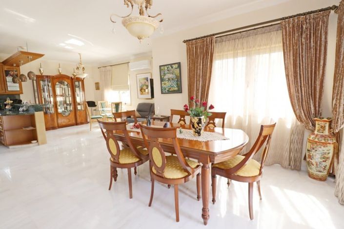 Image No.10-5 Bed House for sale