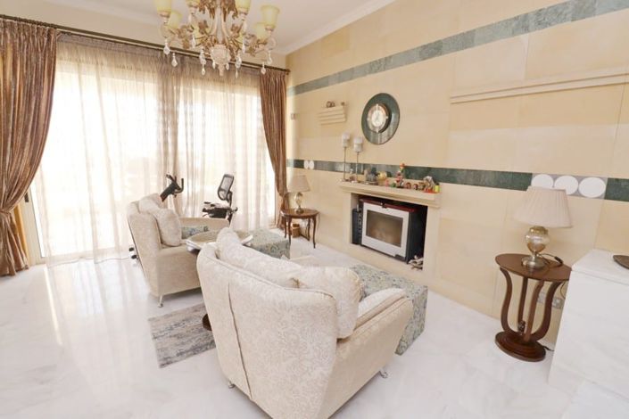 Image No.5-5 Bed House for sale