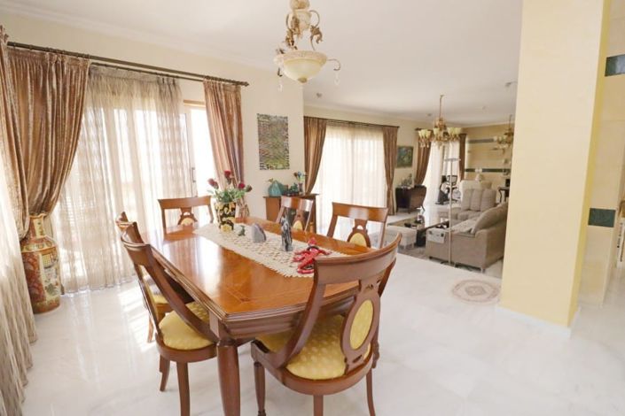 Image No.9-5 Bed House for sale