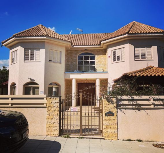Image No.1-4 Bed House for sale