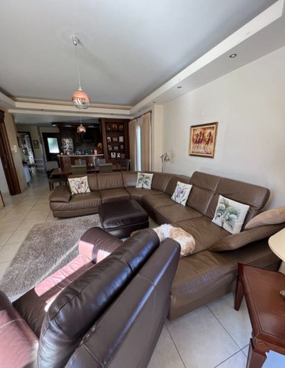 Image No.2-4 Bed House for sale