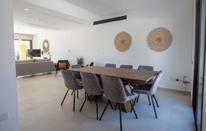 Image No.6-5 Bed House for sale