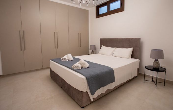 Image No.9-5 Bed House for sale