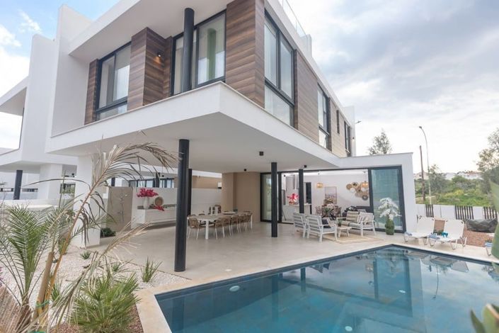 Image No.1-4 Bed House for sale