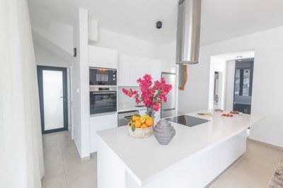 705352-detached-villa-for-sale-in-pernerafull