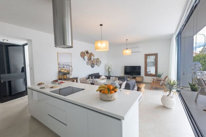 Image No.8-4 Bed House for sale