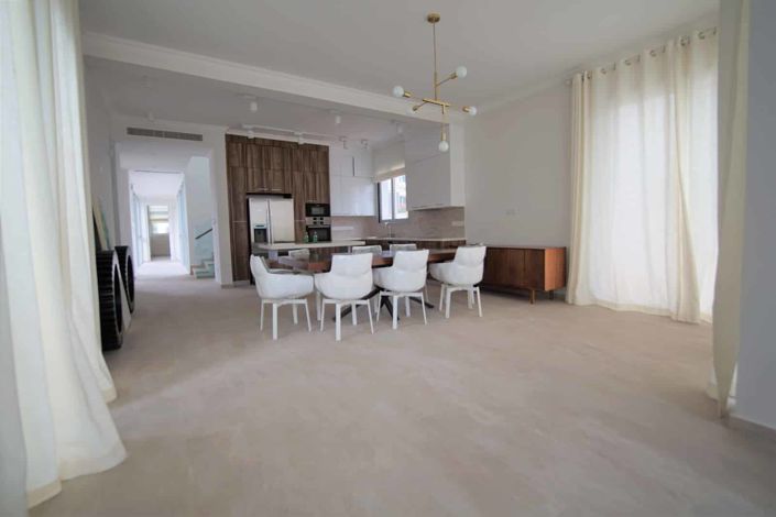 Image No.7-5 Bed House for sale