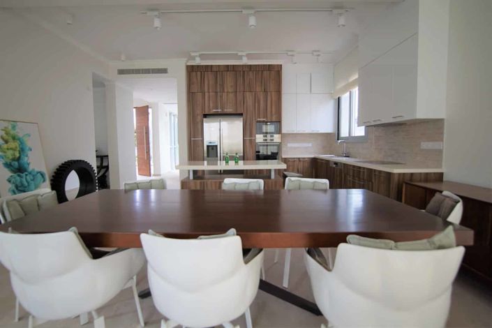 Image No.8-5 Bed House for sale