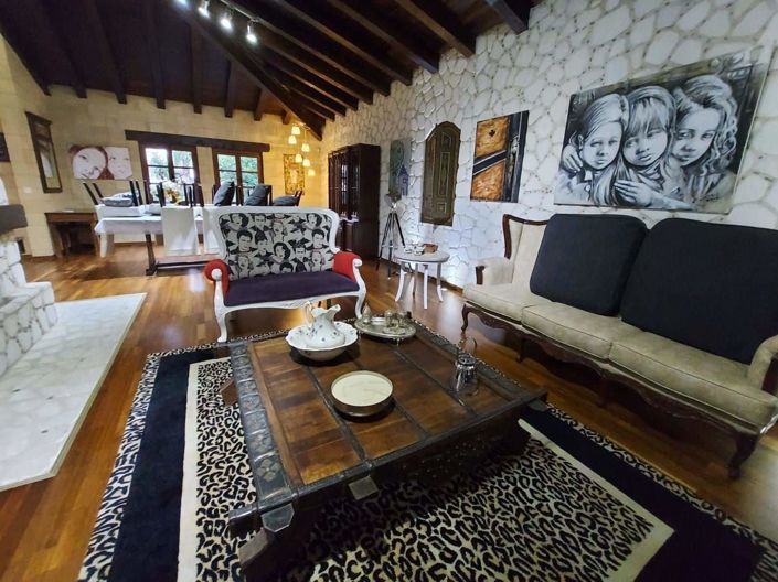 Image No.2-4 Bed House for sale