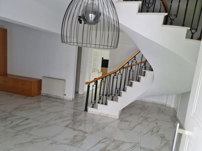 Image No.6-4 Bed House for sale