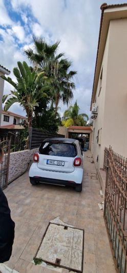 Image No.6-4 Bed House for sale