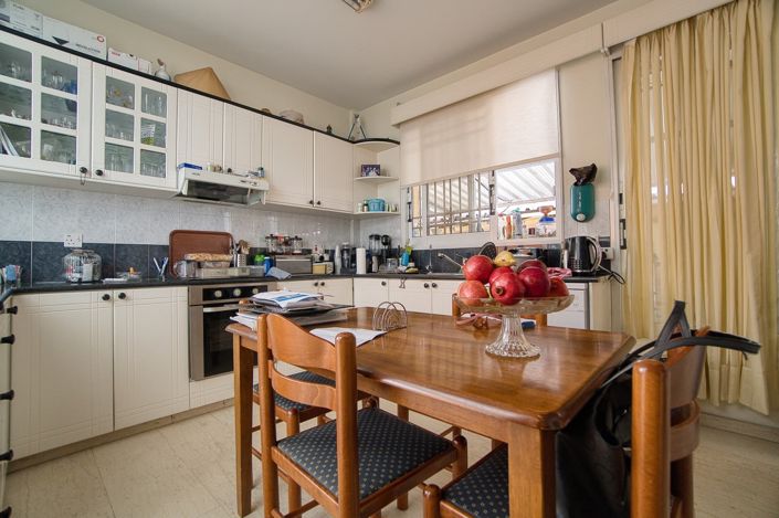 Image No.3-6 Bed House for sale