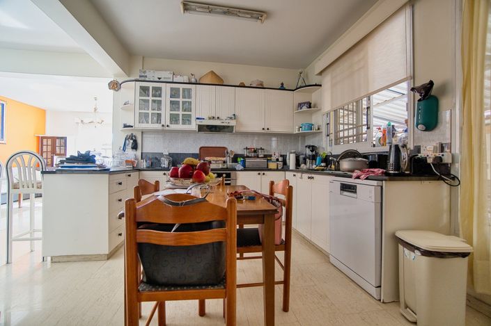 Image No.4-6 Bed House for sale