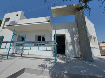 454901-bungalow-in-pervoliafull