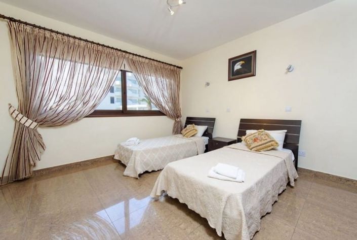 Image No.10-4 Bed House for sale