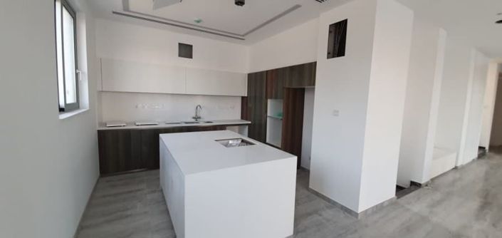 Image No.8-5 Bed House for sale