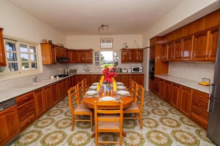 Image No.5-6 Bed House for sale