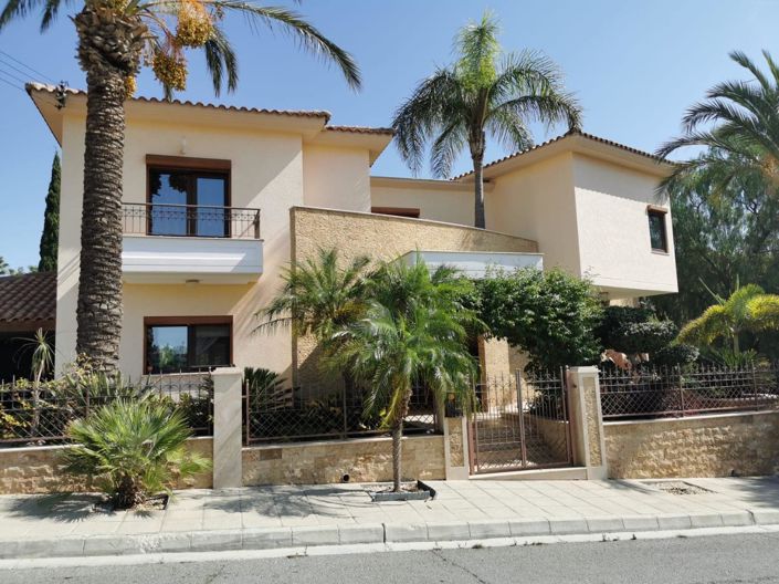 Image No.1-5 Bed House for sale