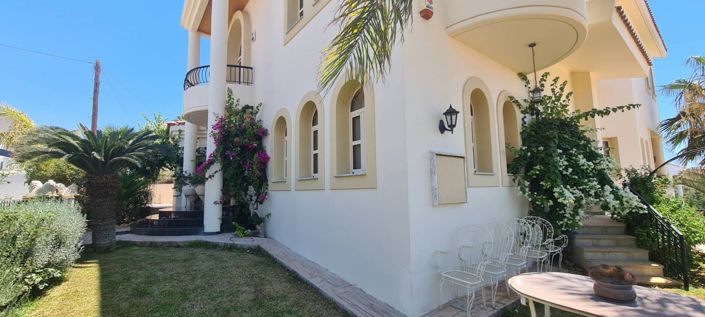 Image No.6-5 Bed House for sale