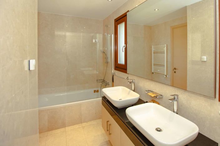 Image No.9-3 Bed House for sale