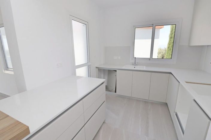 Image No.10-3 Bed House for sale