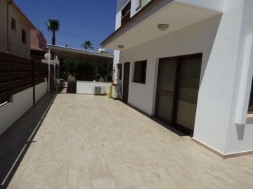 463775-five-bedroom-house-in-aradippou-for-sa