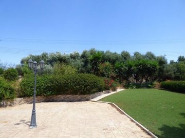 463894-four-bed-rural-home-with-private-pool-