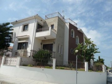 464076-beautiful-family-villa-for-sale-in-ara