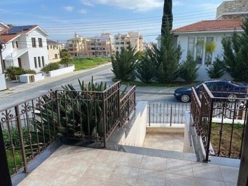 464078-beautiful-family-villa-for-sale-in-ara