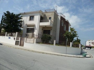 464079-beautiful-family-villa-for-sale-in-ara