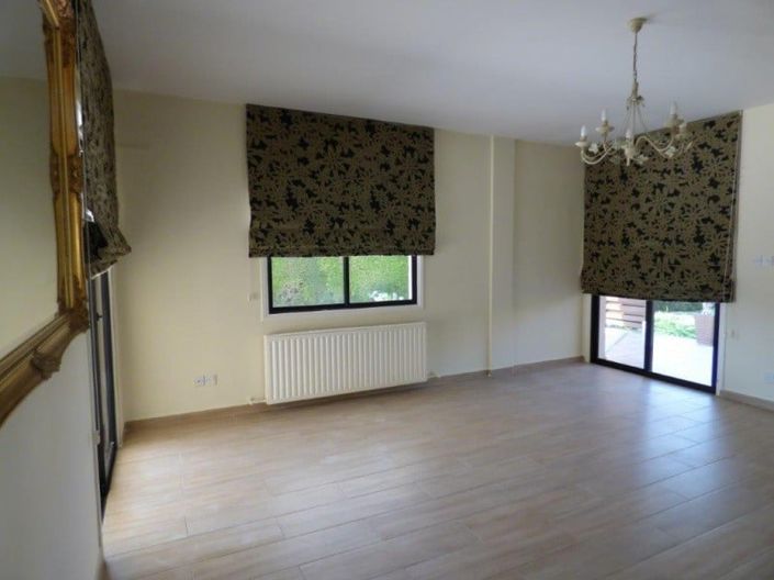 Image No.2-Maison de 4 chambres à vendre à Oroklini