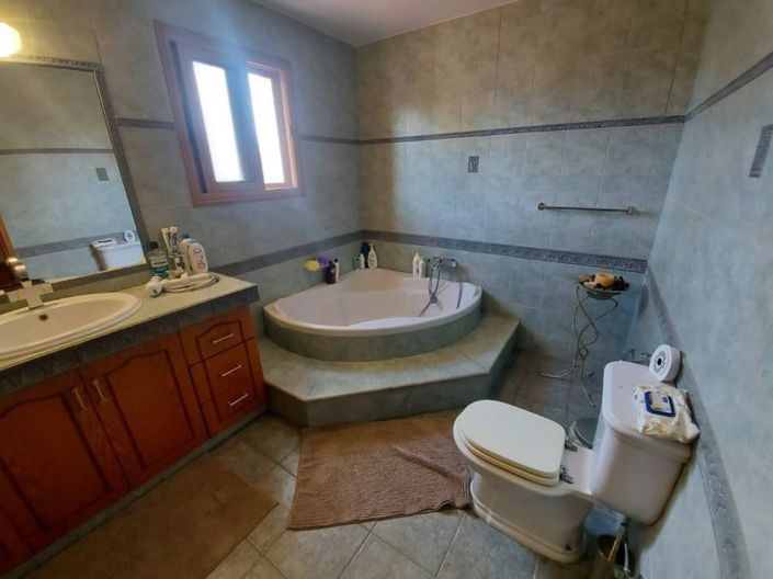 Image No.10-4 Bed House for sale