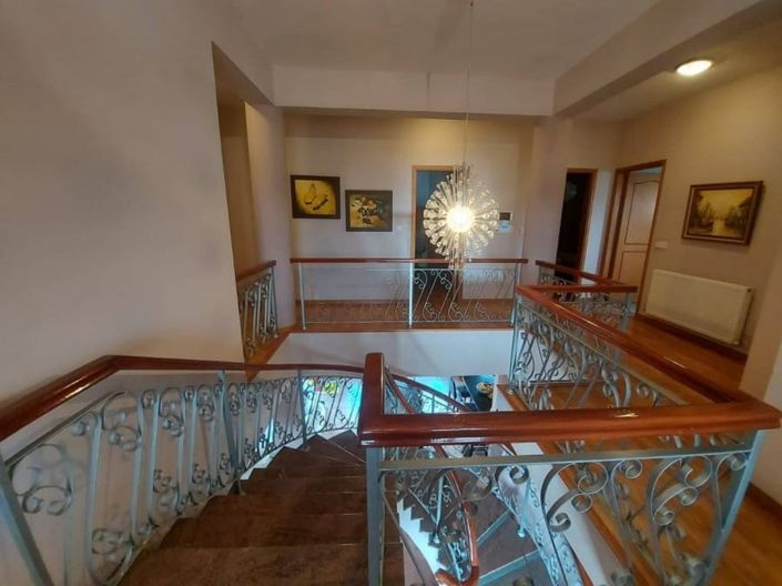 Image No.2-4 Bed House for sale