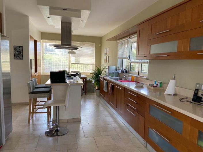 Image No.5-5 Bed House for sale