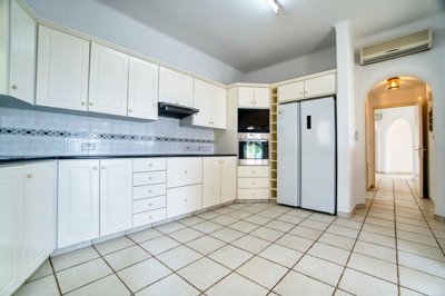 556173-detached-villa-for-sale-in-tala-kamare