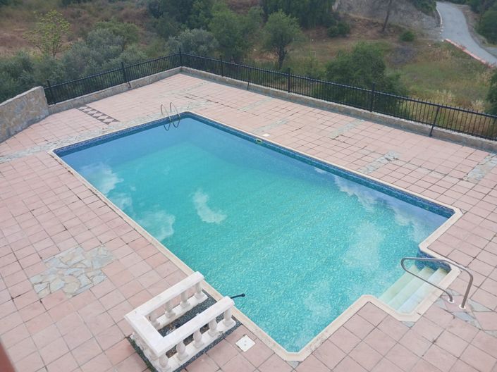 Image No.8-5 Bed House for sale