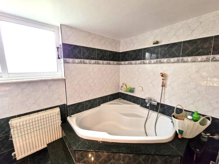 Image No.10-5 Bed House for sale