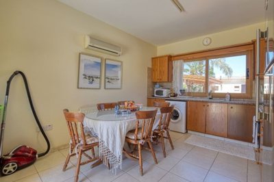 466652-detached-villa-for-sale-in-pernerafull