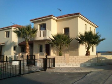 467341-three-bedroom-beach-villa-in-pervolia-