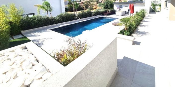 Image No.1-4 Bed House for sale