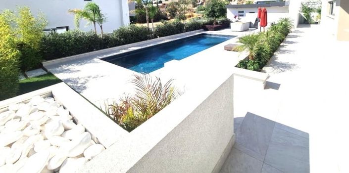 Image No.1-4 Bed House for sale