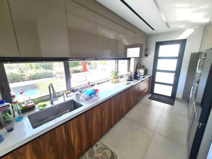 Image No.8-4 Bed House for sale