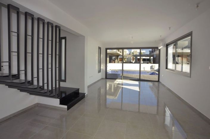 Image No.7-4 Bed House for sale