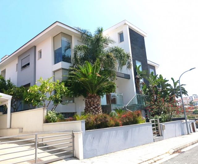 Image No.1-6 Bed House for sale
