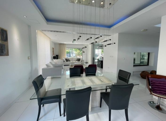 Image No.3-6 Bed House for sale