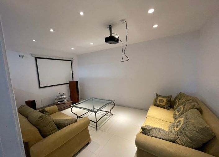 Image No.6-6 Bed House for sale