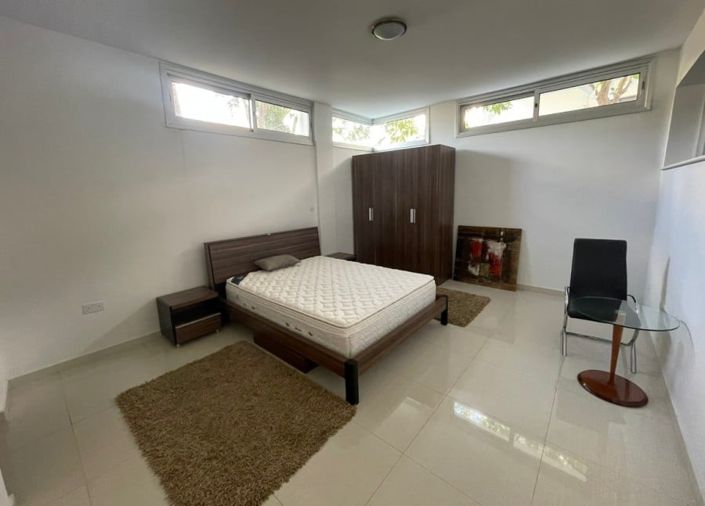 Image No.7-6 Bed House for sale