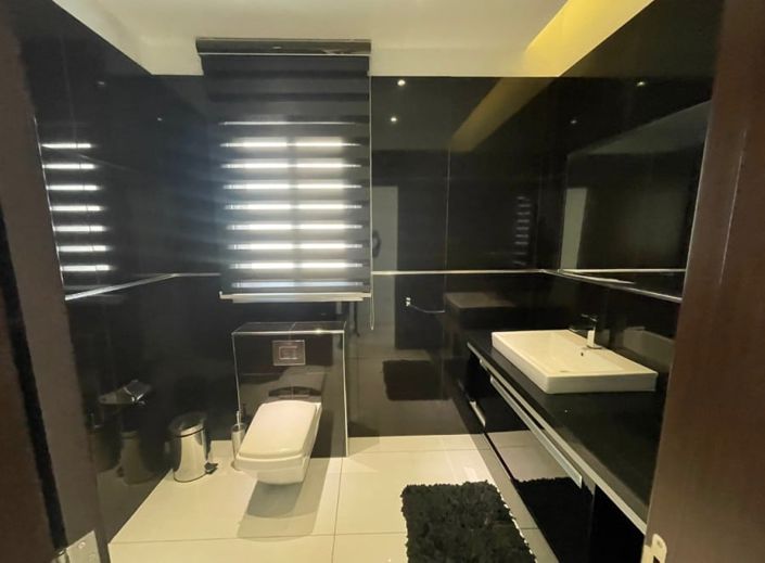 Image No.9-6 Bed House for sale