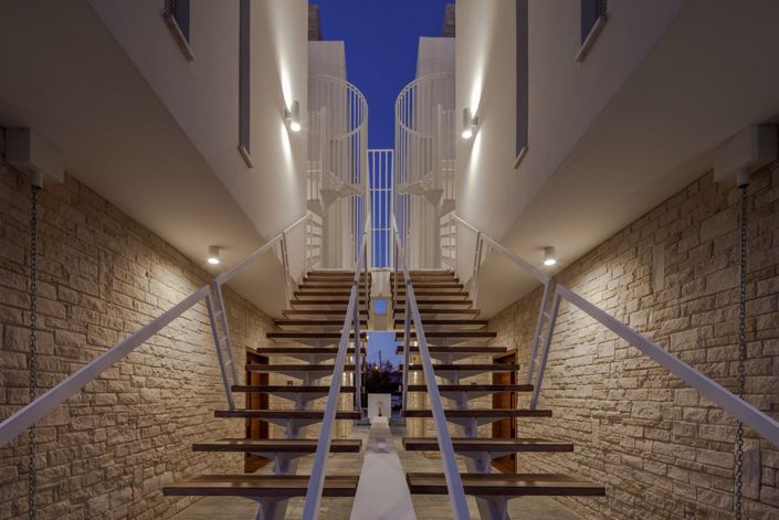 Image No.1-4 Bed House for sale