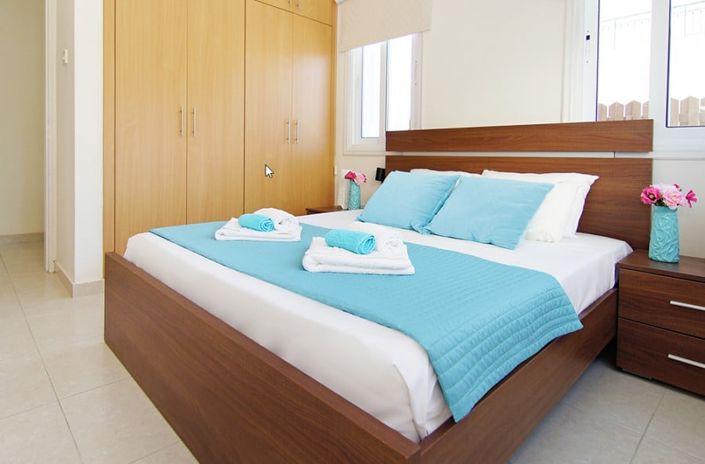 Image No.8-3 Bed House for sale